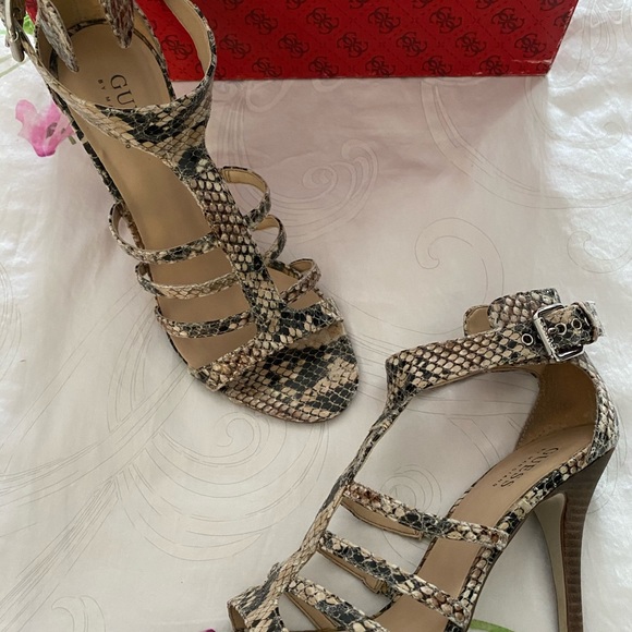 Guess by Marciano snake skin Sandals pumps shoes - Picture 2 of 3